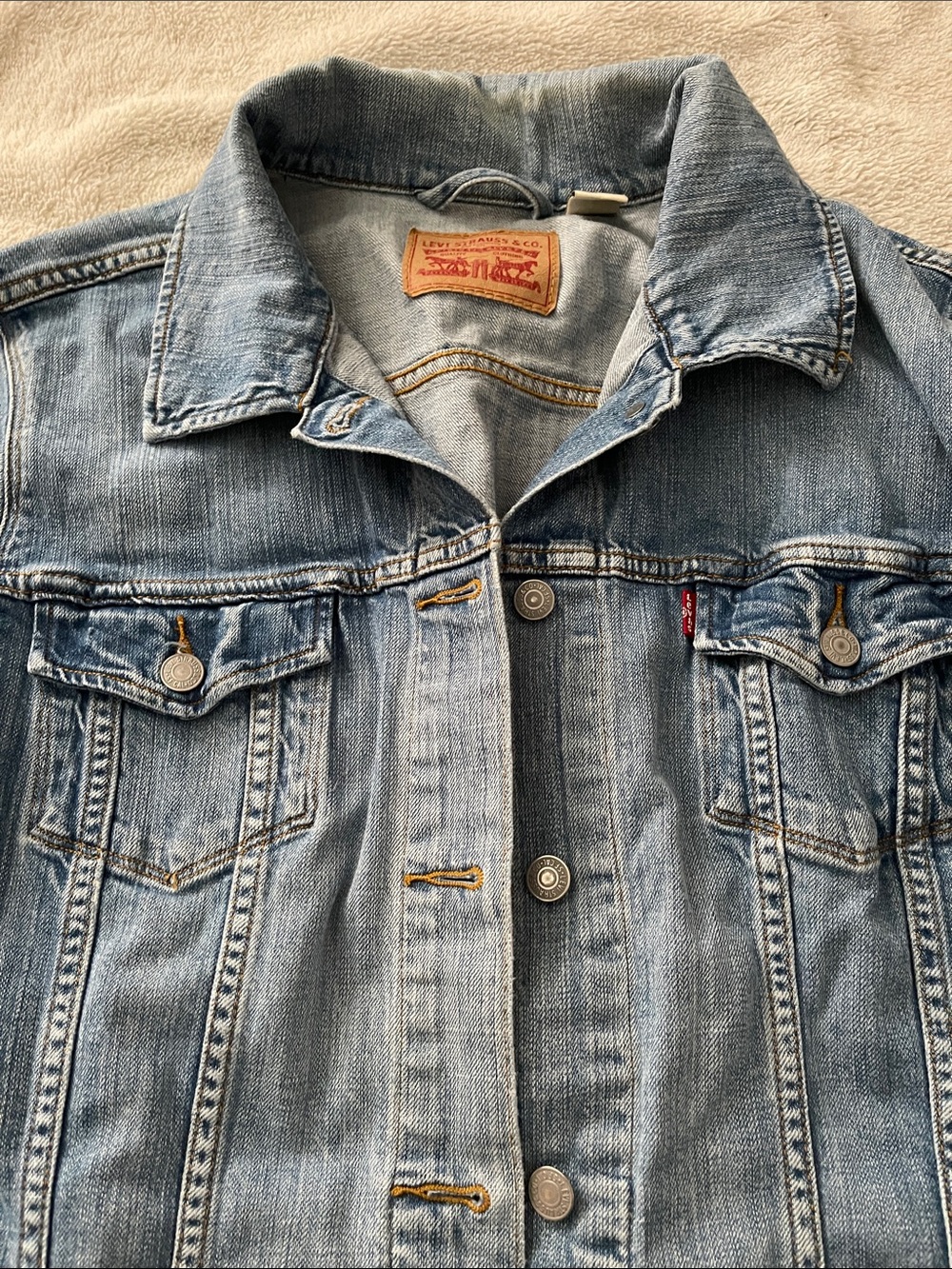 Levi's Light Blue Women's Denim Trucker Jacket - Picture 3 of 5